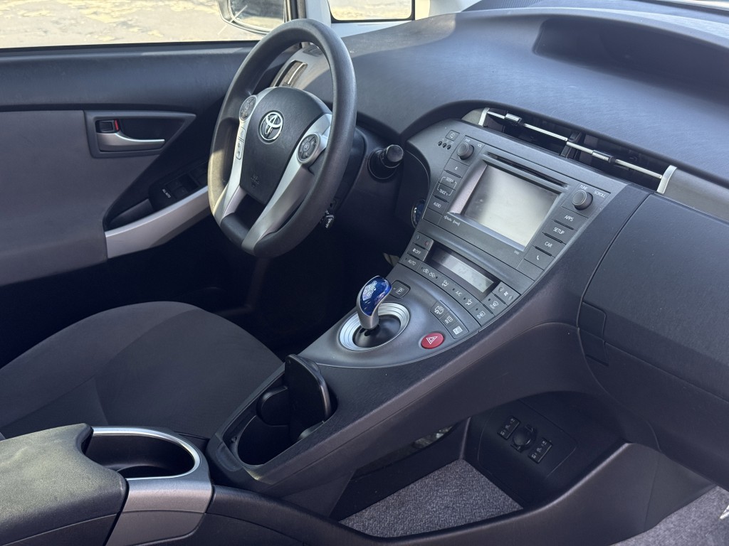 2013 Toyota Prius Image 13
