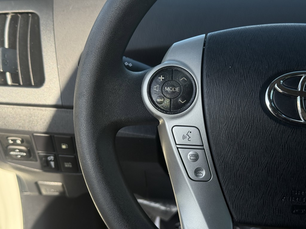 2013 Toyota Prius Image 16