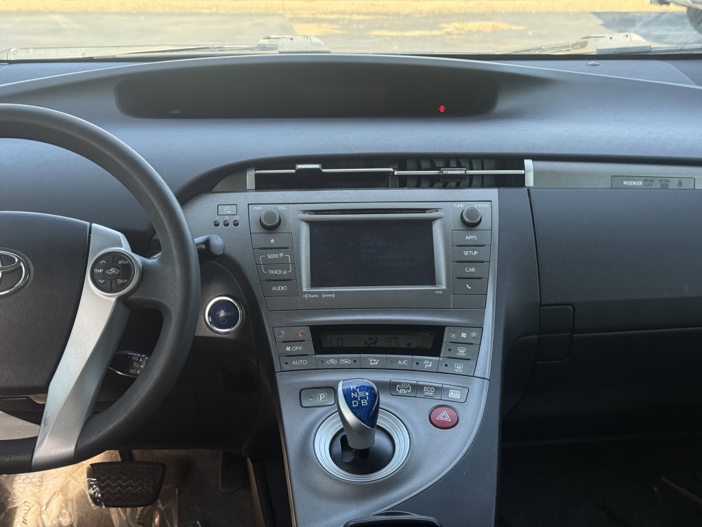 2013 Toyota Prius Image 18