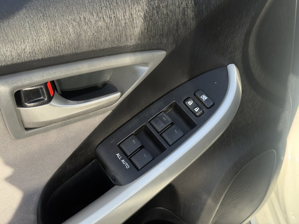 2013 Toyota Prius Image 20