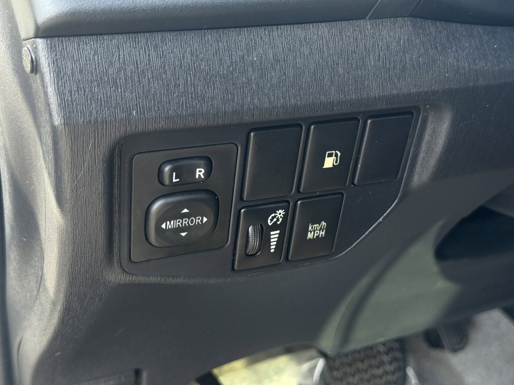 2013 Toyota Prius Image 21