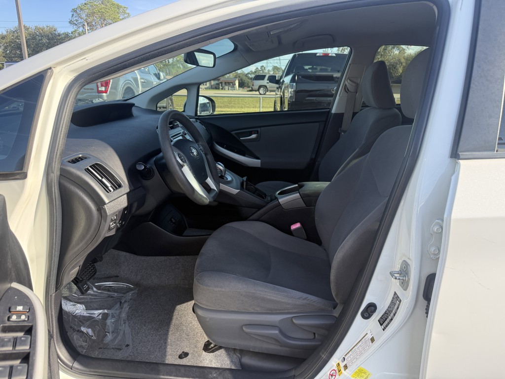 2013 Toyota Prius Image 24