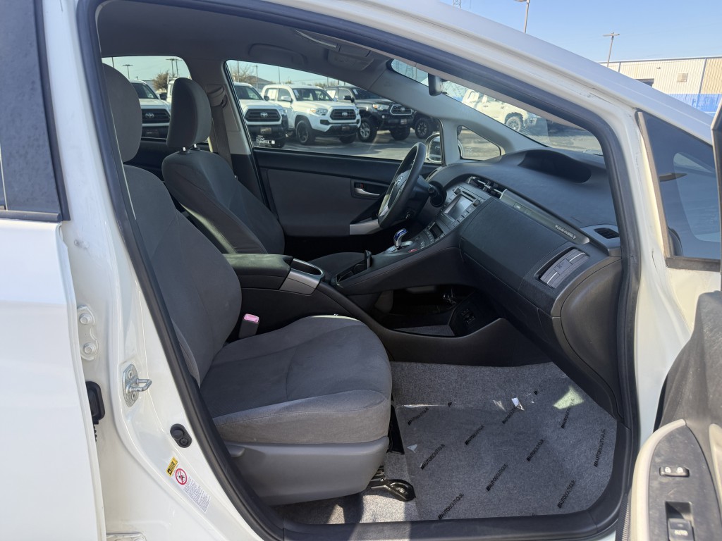 2013 Toyota Prius Image 25