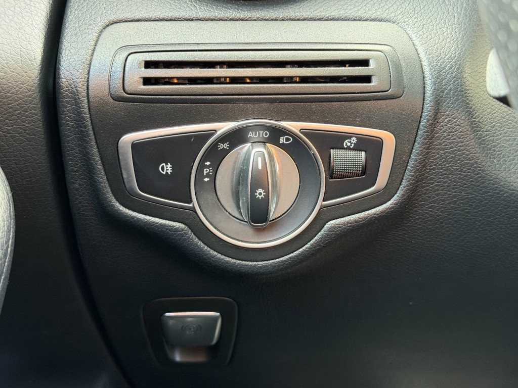 2018 Mercedes-Benz GLC-Class Image 19