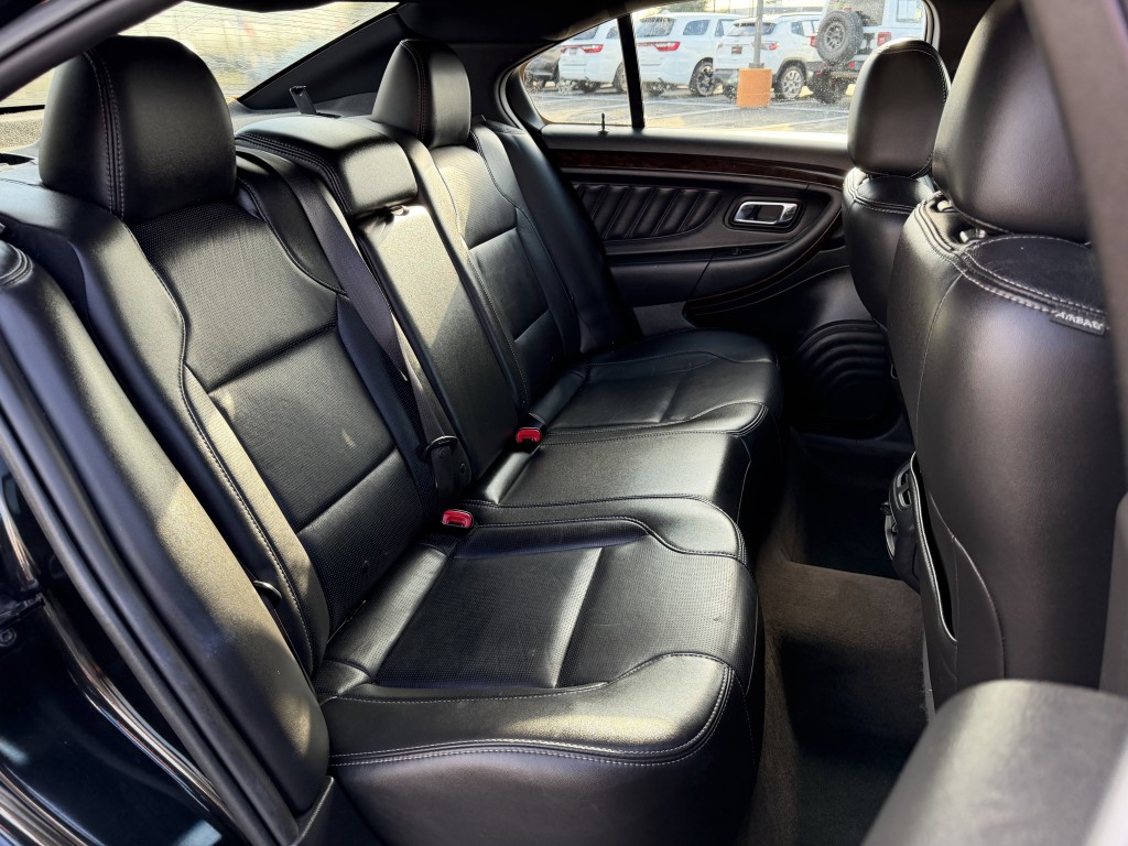 2013 Ford Taurus Image 24