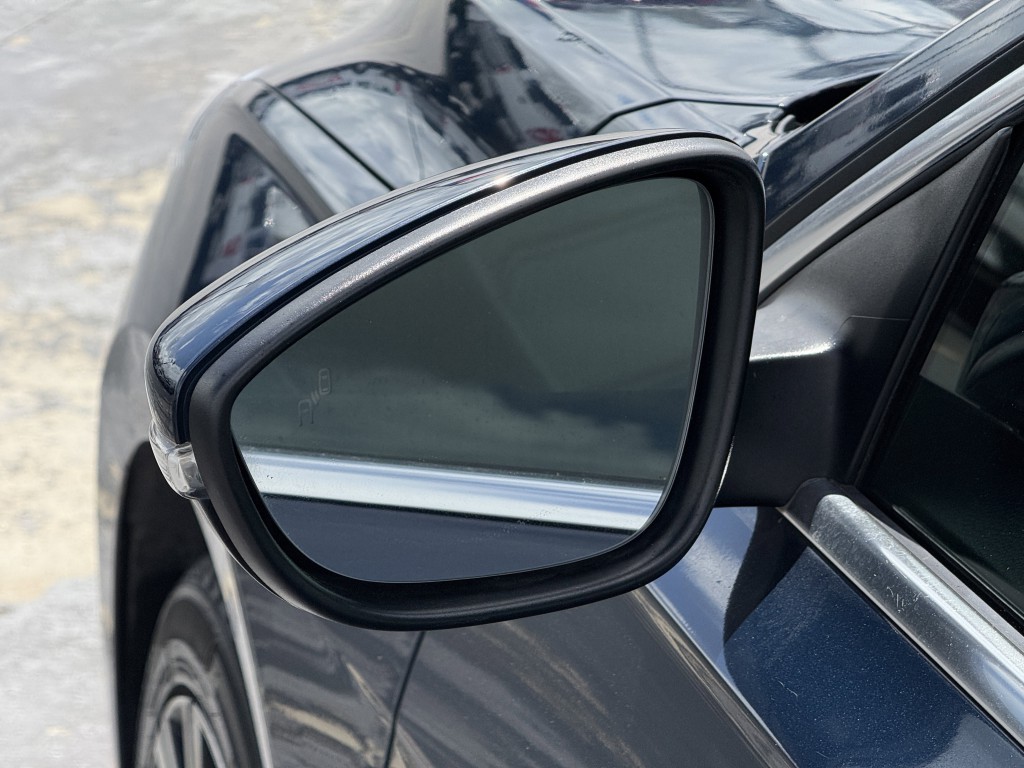 2022 Volkswagen Passat Image 13