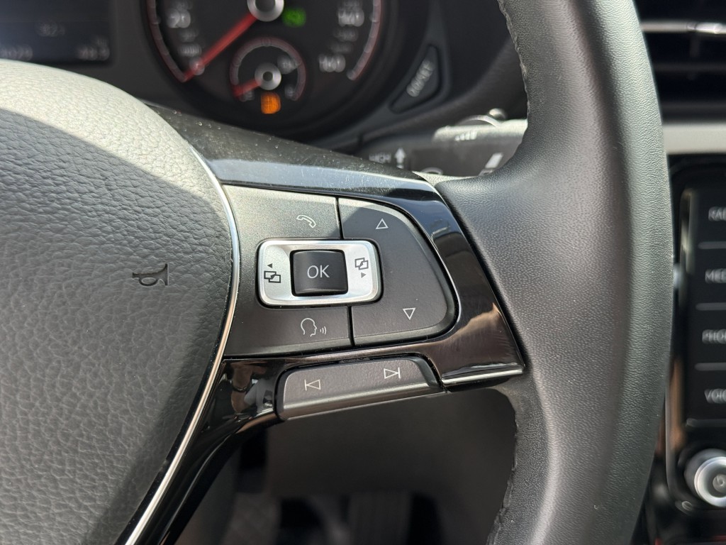 2022 Volkswagen Passat Image 19