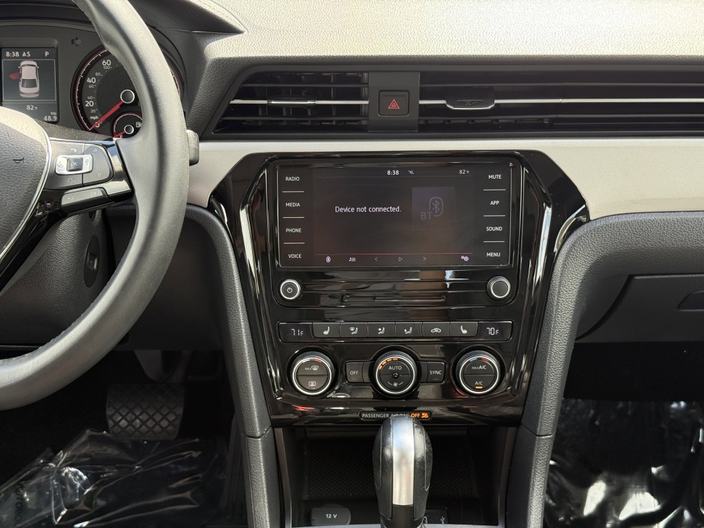 2022 Volkswagen Passat Image 21