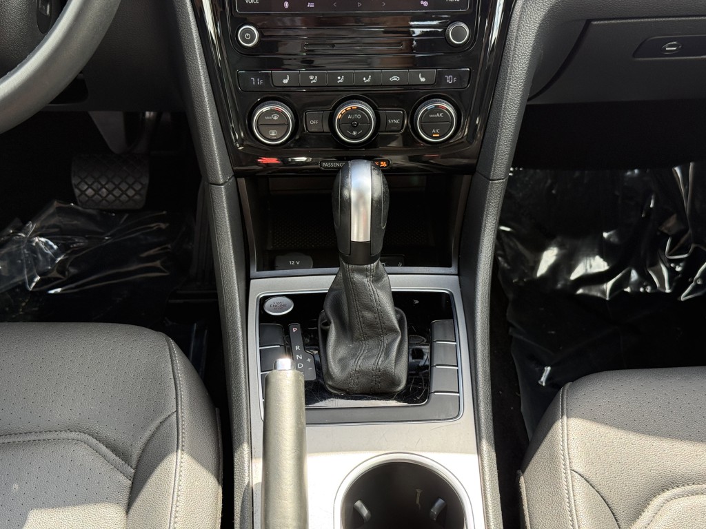 2022 Volkswagen Passat Image 24