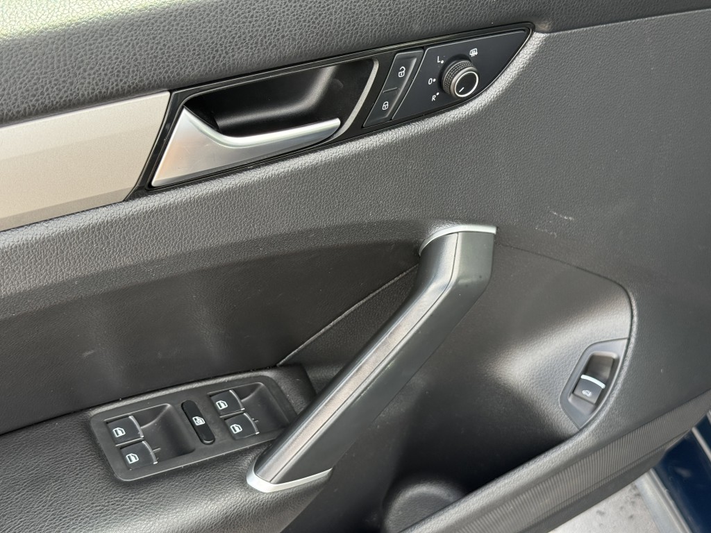 2022 Volkswagen Passat Image 25