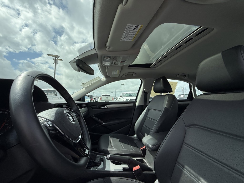 2022 Volkswagen Passat Image 30