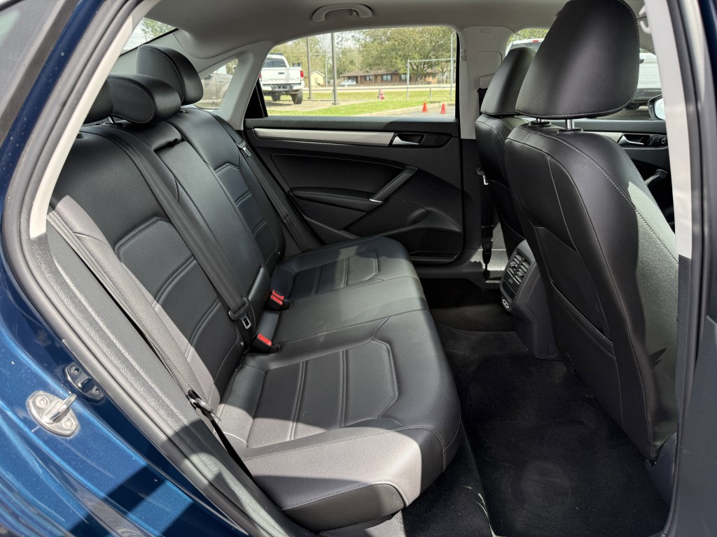 2022 Volkswagen Passat Image 32