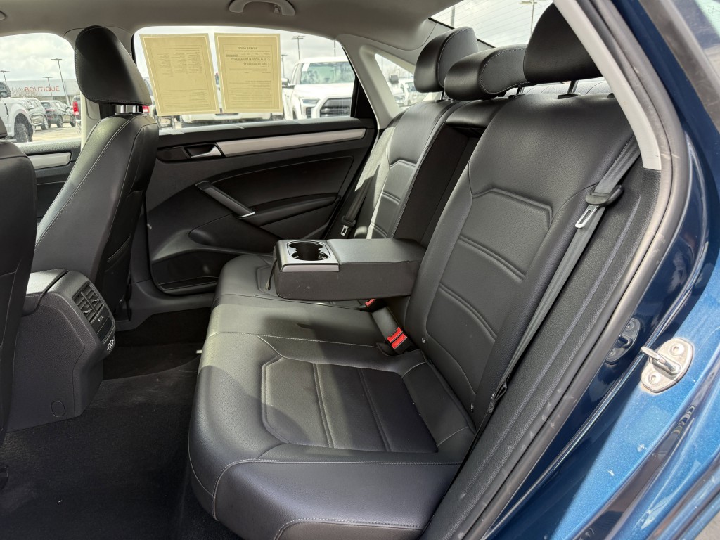 2022 Volkswagen Passat Image 33
