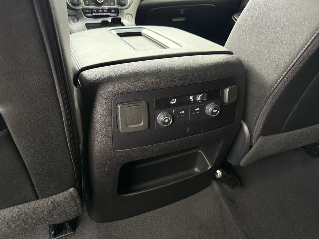 2019 Chevrolet Suburban Image 32