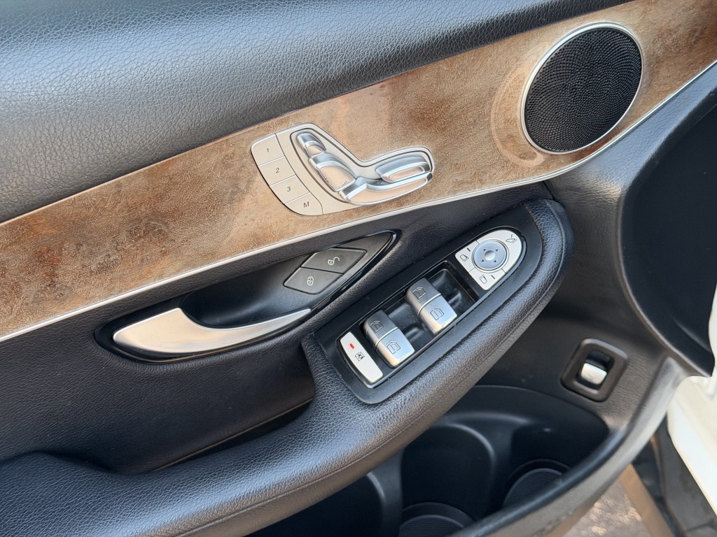 2018 Mercedes-Benz GLC-Class Image 19