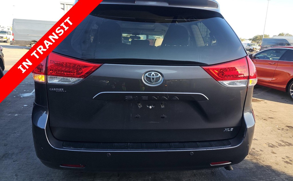 2014 Toyota Sienna Image 6