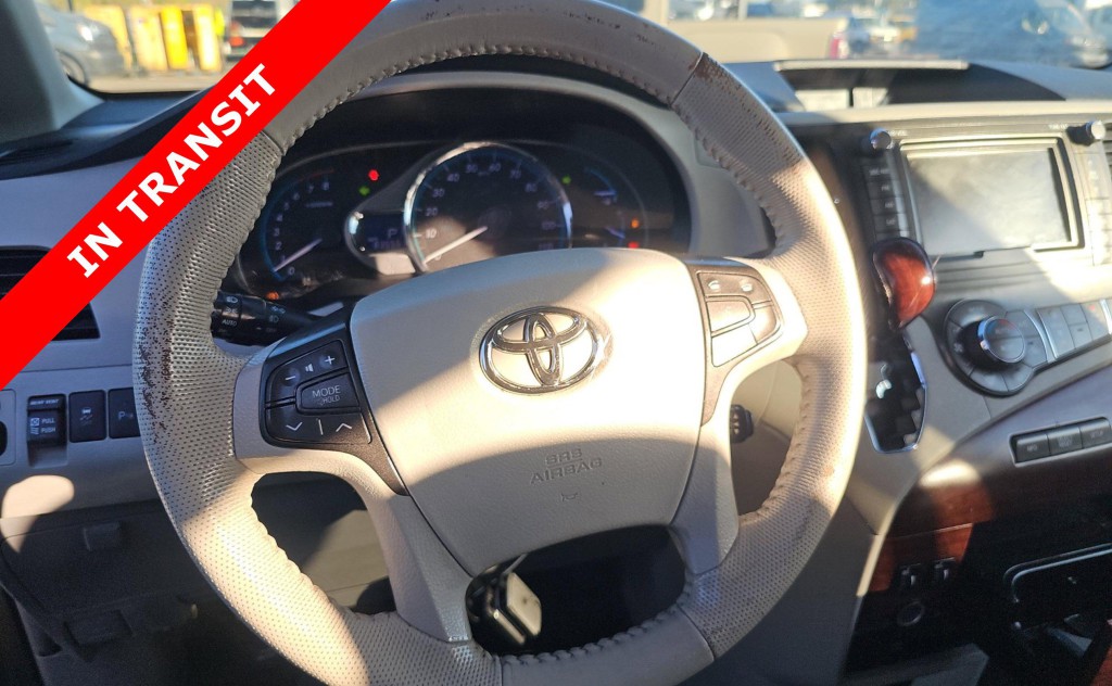 2014 Toyota Sienna Image 8