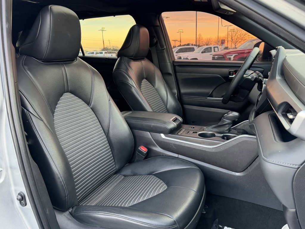 2022 Toyota Highlander Image 24