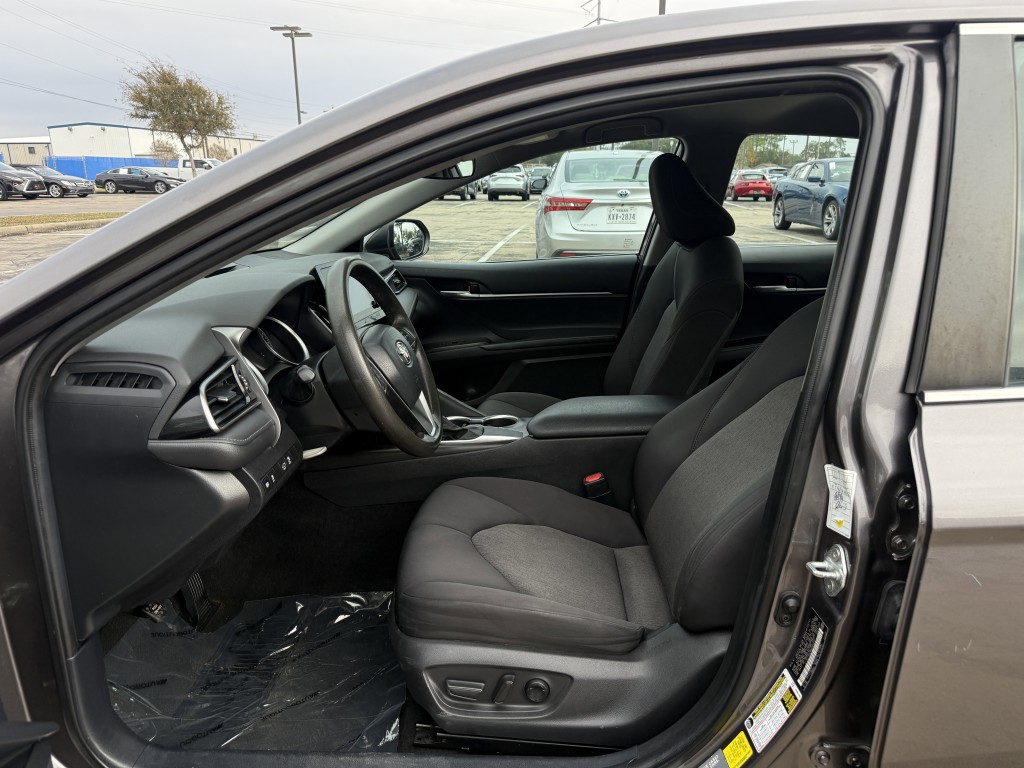 2021 Toyota Camry Image 25