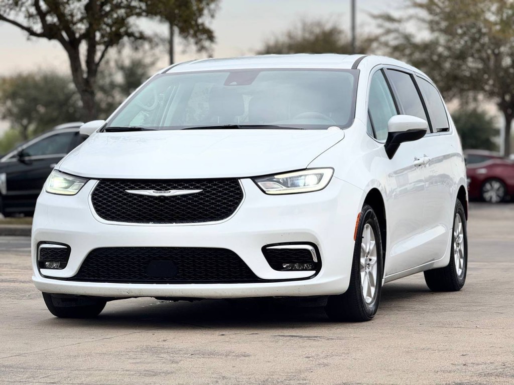 2023 Chrysler Pacifica Image 5