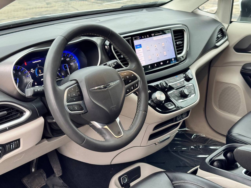 2023 Chrysler Pacifica Image 13