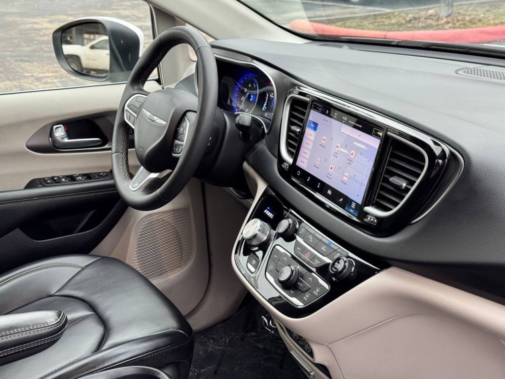 2023 Chrysler Pacifica Image 14