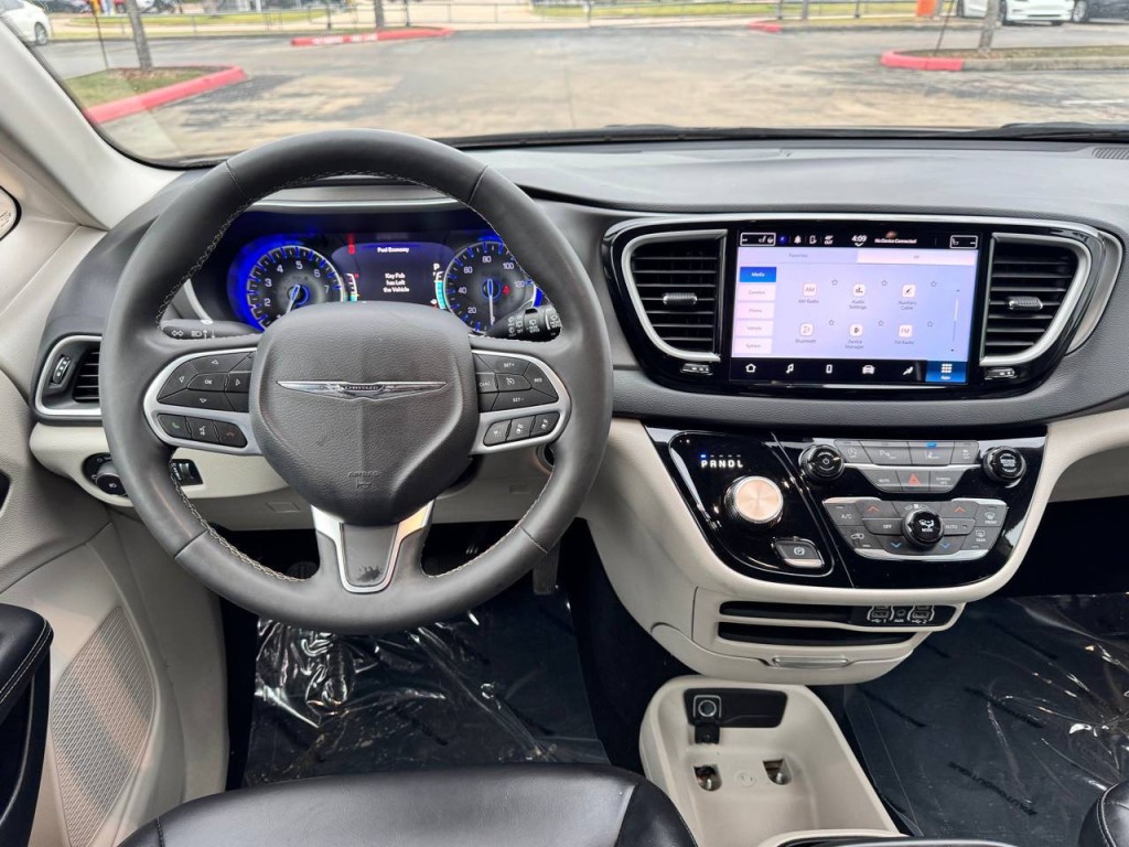 2023 Chrysler Pacifica Image 15
