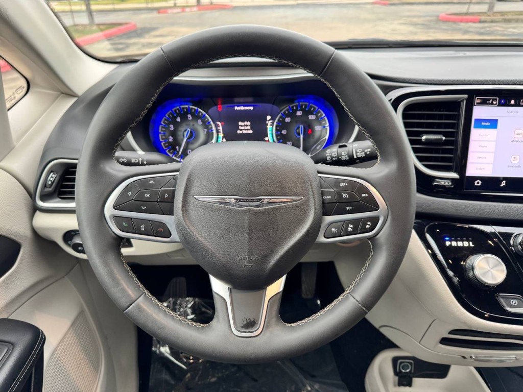 2023 Chrysler Pacifica Image 16