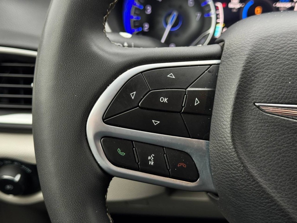 2023 Chrysler Pacifica Image 17