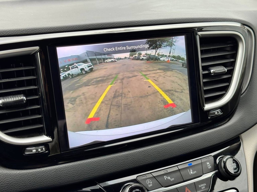 2023 Chrysler Pacifica Image 23