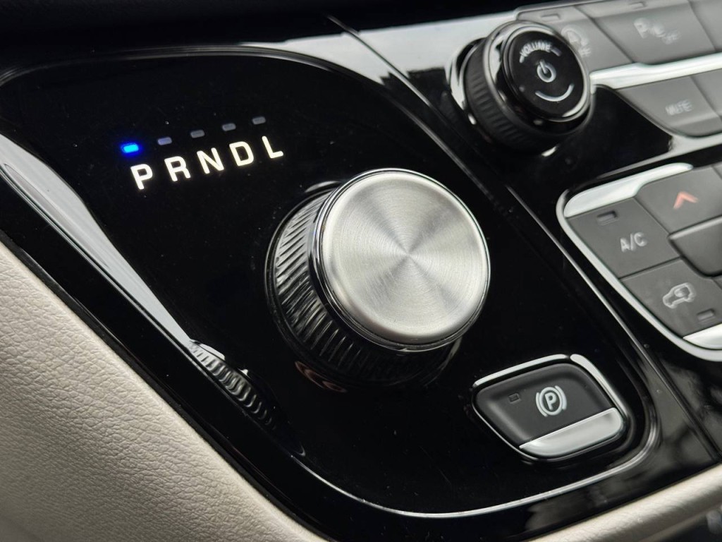 2023 Chrysler Pacifica Image 24