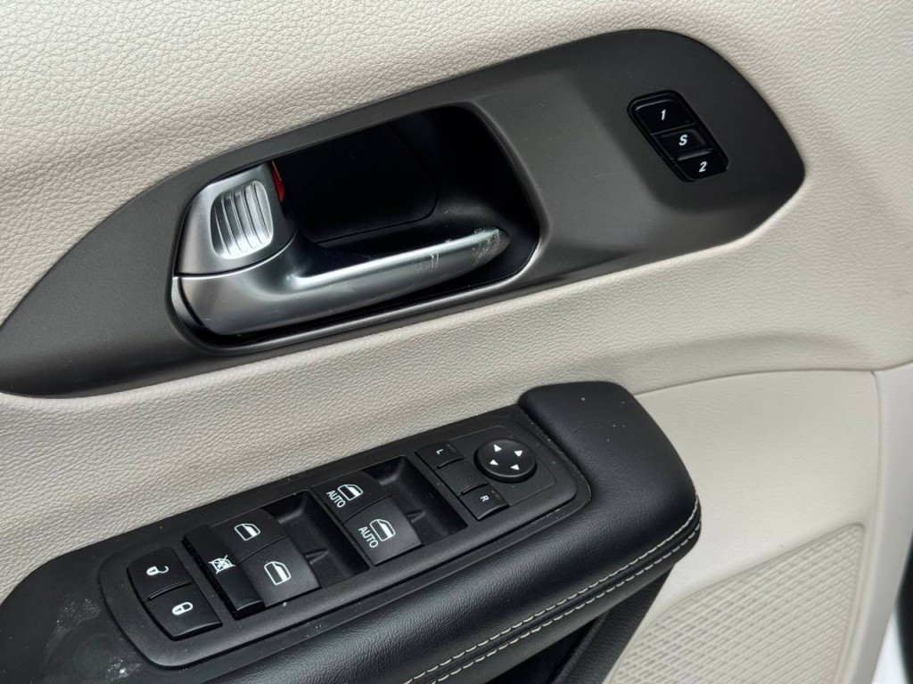 2023 Chrysler Pacifica Image 25
