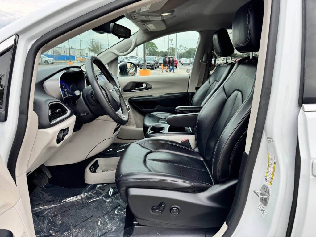 2023 Chrysler Pacifica Image 27