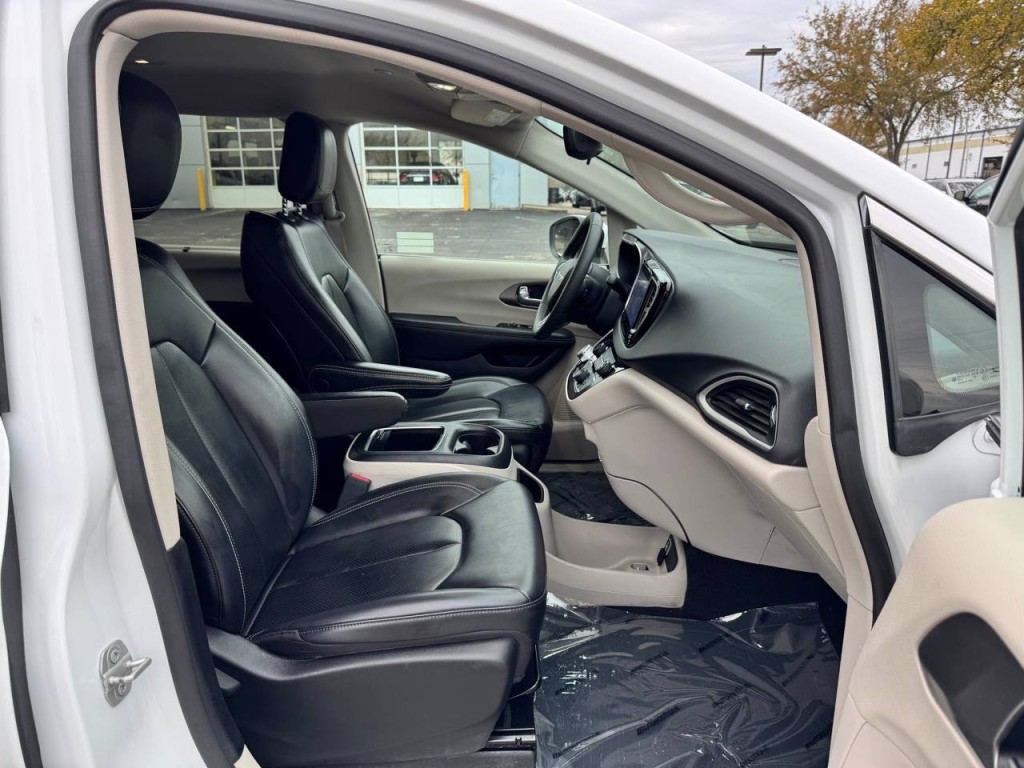 2023 Chrysler Pacifica Image 29