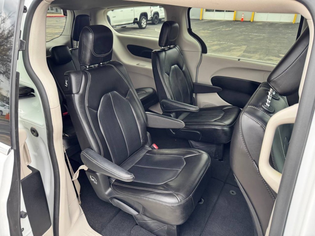 2023 Chrysler Pacifica Image 31