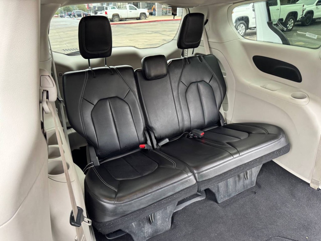 2023 Chrysler Pacifica Image 35