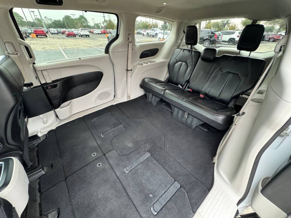 2023 Chrysler Pacifica Image 36
