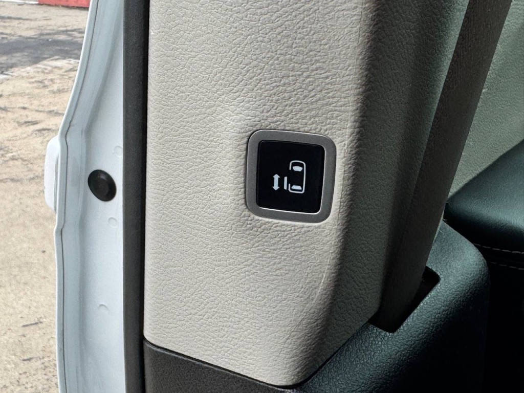 2023 Chrysler Pacifica Image 37