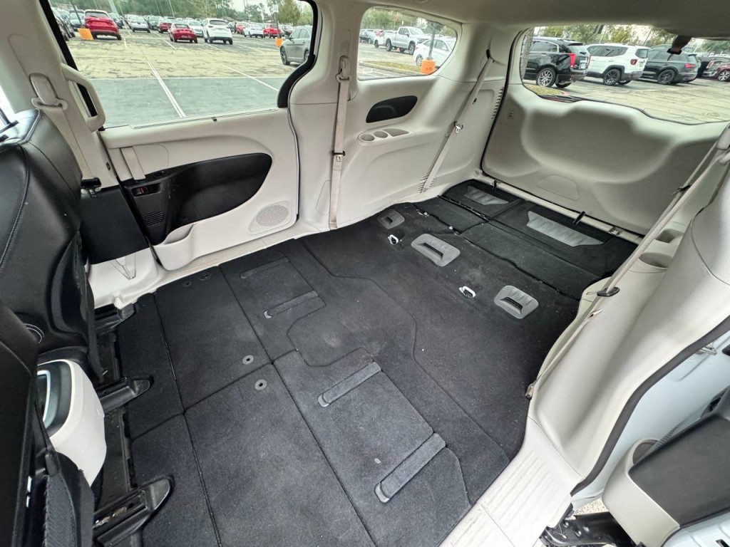 2023 Chrysler Pacifica Image 38