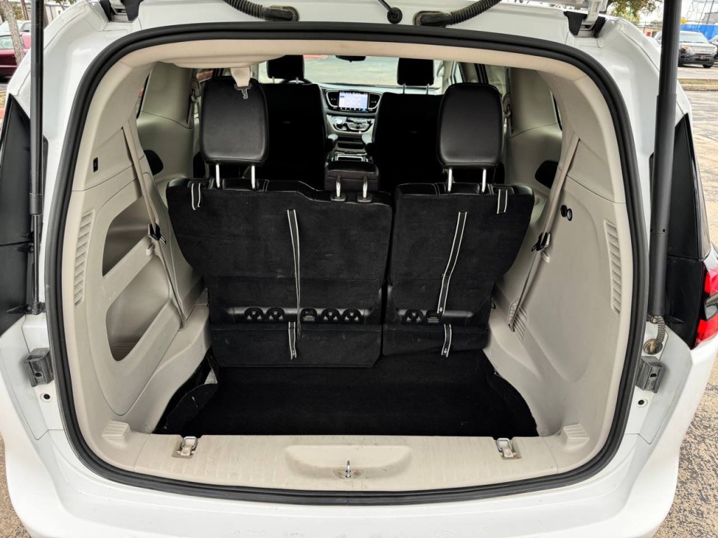 2023 Chrysler Pacifica Image 39