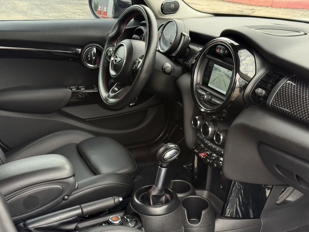 2019 MINI Cooper Image 14