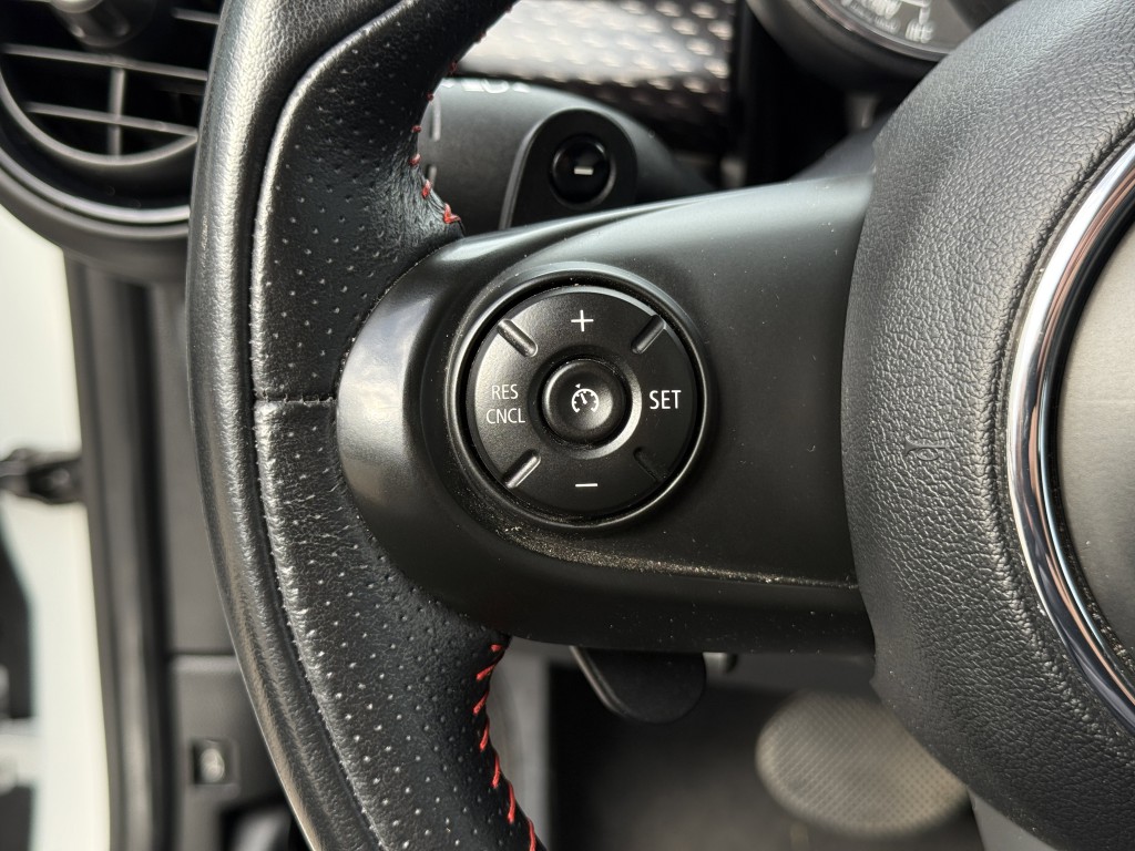 2019 MINI Cooper Image 17