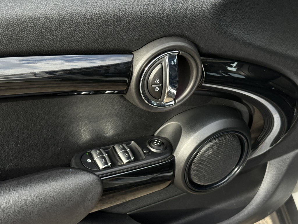 2019 MINI Cooper Image 24