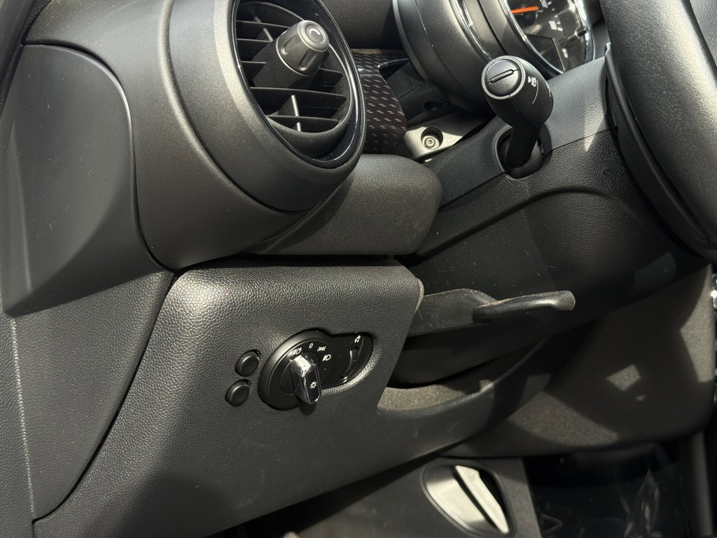 2019 MINI Cooper Image 25