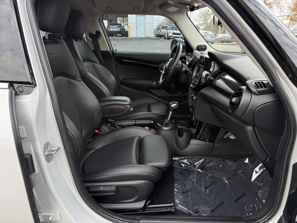 2019 MINI Cooper Image 28