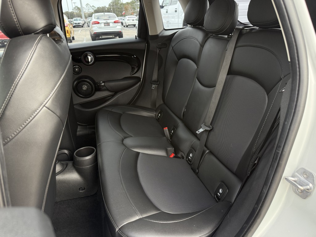 2019 MINI Cooper Image 31