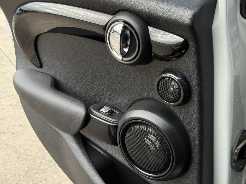 2019 MINI Cooper Image 32