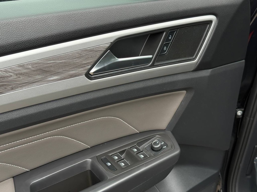 2023 Volkswagen Atlas Cross Sport Image 25