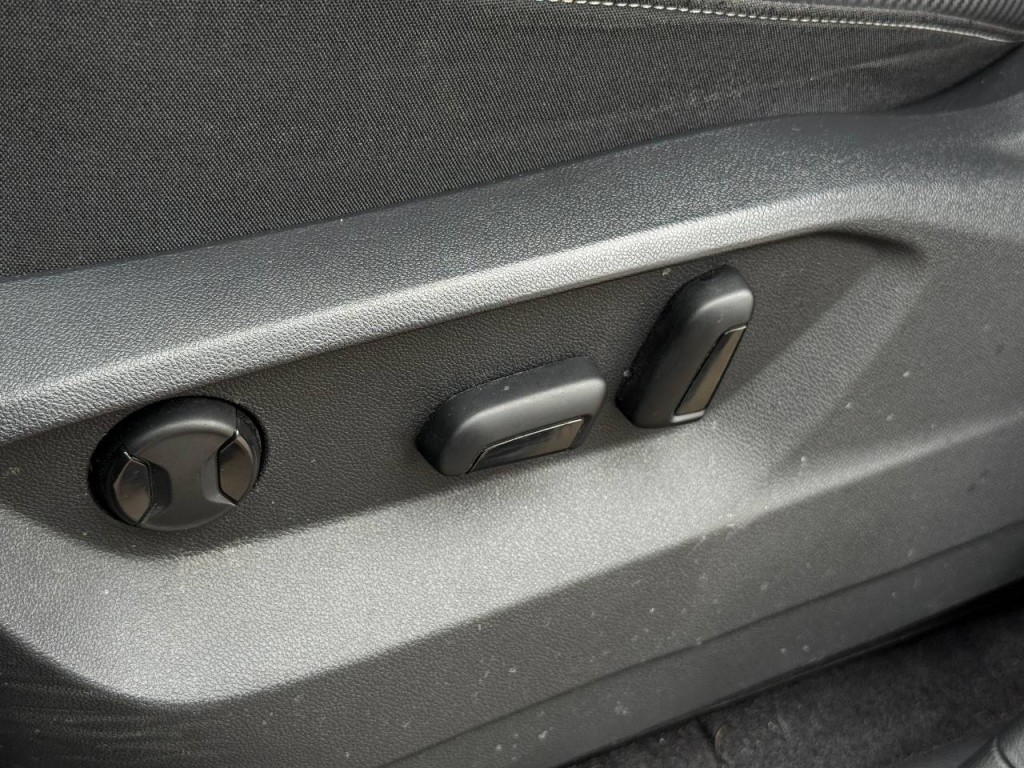 2023 Volkswagen Atlas Cross Sport Image 28