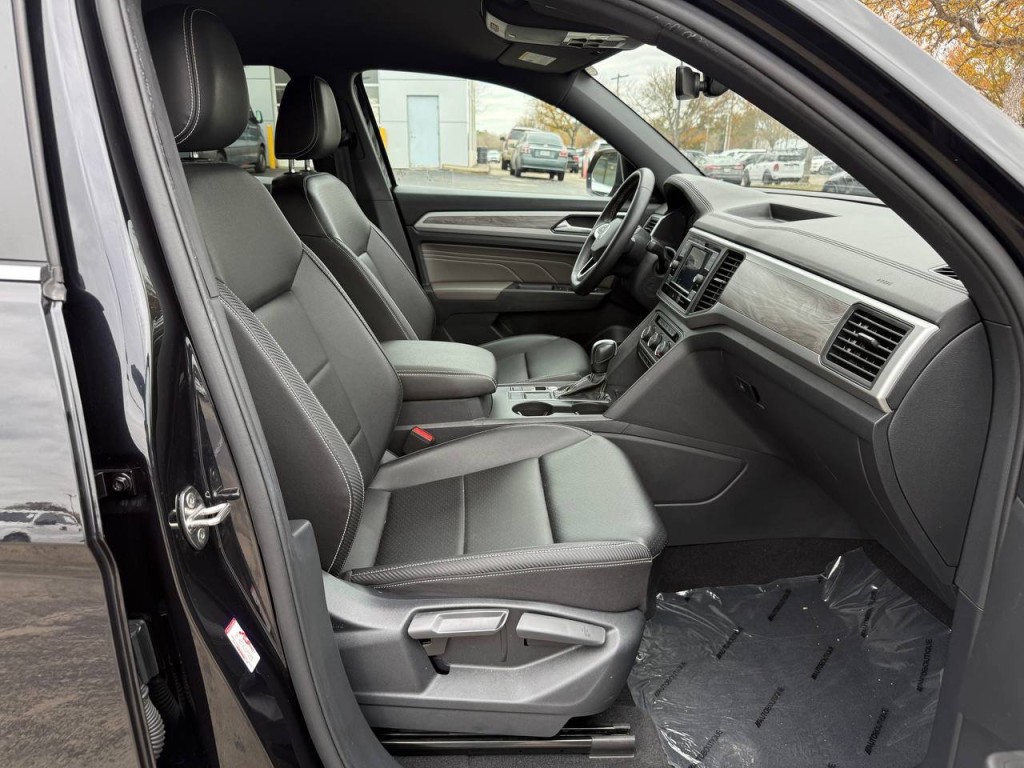 2023 Volkswagen Atlas Cross Sport Image 29